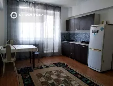 1-комнатная квартира, этаж 4 из 5, 37 м²