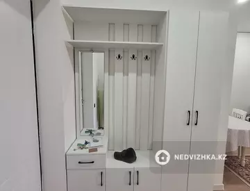 3-комнатная квартира, этаж 9 из 12, 44 м², На длительный срок