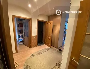4-комнатная квартира, этаж 4 из 4, 92 м²