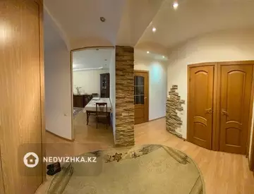4-комнатная квартира, этаж 4 из 4, 92 м²