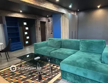 1-комнатная квартира, этаж 4 из 4, 45 м², Посуточно