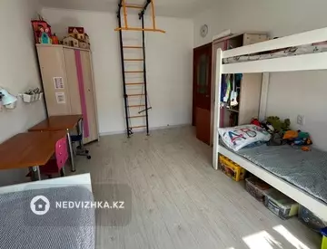 3-комнатная квартира, этаж 9 из 9, 75 м²