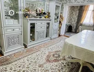 4-комнатная квартира, этаж 4 из 4, 95 м²